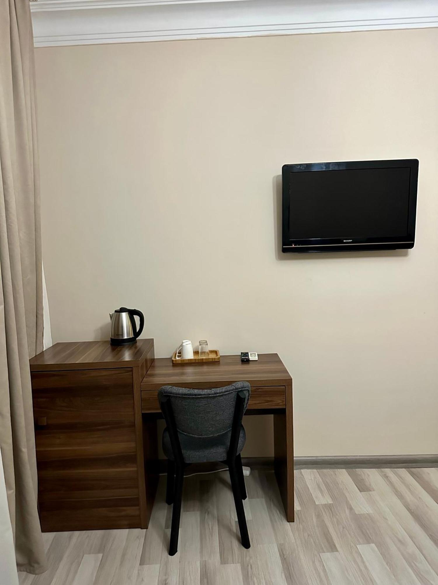 Hotel Tsereteli 巴统 外观 照片